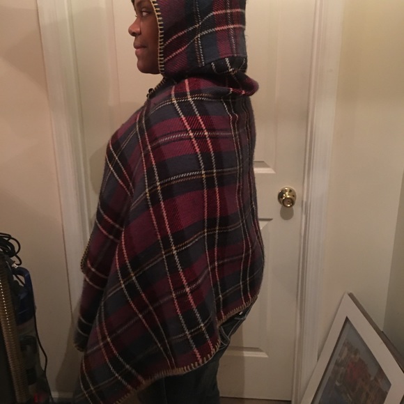 Hooded Poncho - Picture 3 of 4